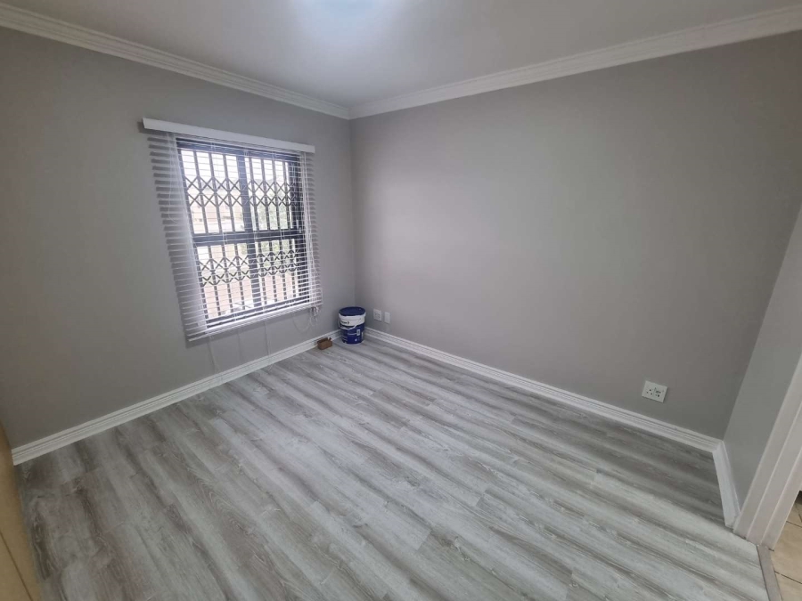 To Let 2 Bedroom Property for Rent in Royal Ascot Western Cape